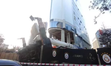 50 metrlik kran tələbə yataqxanasının üzərinə AŞDI - FOTO