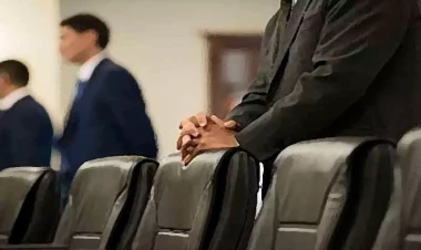 Evindən 350 min oğurlanan məmur Təhsil Nazirliyinin vəzifəli şəxsi imiş