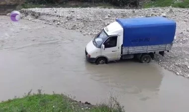 Çağırışa gedən təcili yardım avtomobili yolda qaldı - Xəstəni yük maşını ilə gətirdilər - VİDEO