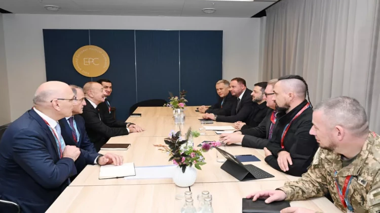 İlham Əliyevin Kopenhagendə Ukrayna Prezidenti ilə görüşü olub - FOTO