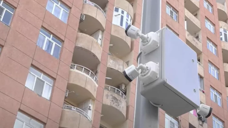 Təhlükəsizlik, yoxsa şəxsi həyata müdaxilə? - Yasamalda bəzi kameralar eyvanları çəkir