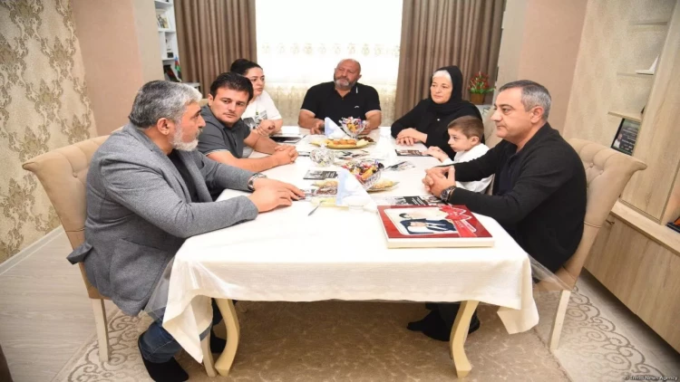 “Bakı Şəbəkəsi” Araşdırmalar və Təhlil İctimai Birliyi şəhid jurnalist Sirac Abışovun ailəsinə baş çəkib - VİDEO - FOTO