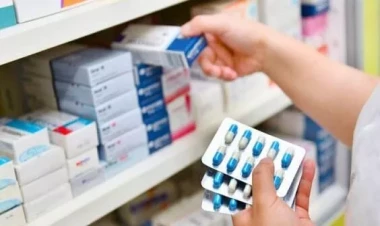 “Bir küçədə 20 aptek görürük, amma onlar üçün biri işləyir”