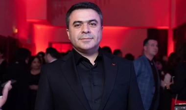 Əməkdar artistin nəşi Əjdərbəy məscidinə aparılıb - VİDEO