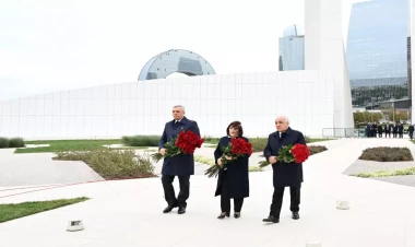 Dövlət və hökumət rəsmiləri Zəfər parkını ziyarət edirlər - FOTO