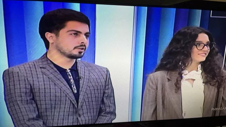 Təranə Qumralın 18 yaşlı qızına canlı efirdə elçi düşdülər- FOTO