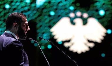 Qanla möhürlənən mərkəzləşmə: Suriyanı kim toparlayacaq?