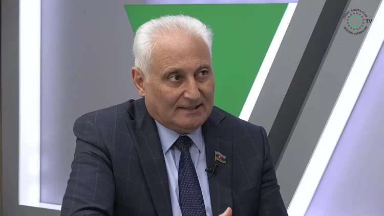 Canlı efirdə Hikmət Babaoğlunun halı PİSLƏŞDİ - yayım dayandı - VİDEO