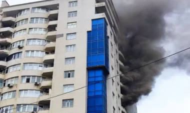 Rəşid Behbudov küçəsində çoxmərtəbəli binada yanğın söndürülüb - YENİLƏNİB - VİDEO - FOTO