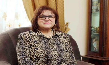 Efirdə açıq-saçıq geyinənləri tənqid etdi - 