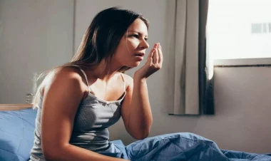 Səhər ağızdan gələn pis qoxunun səbəbi açıqlandı