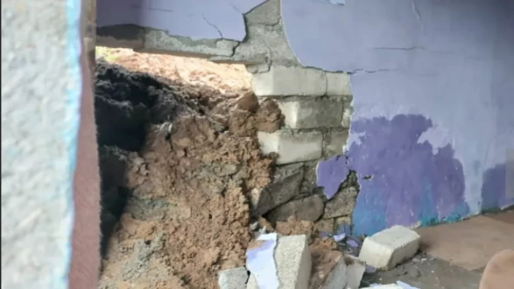 Azərbaycanda güclü torpaq sürüşməsi oldu - FOTO