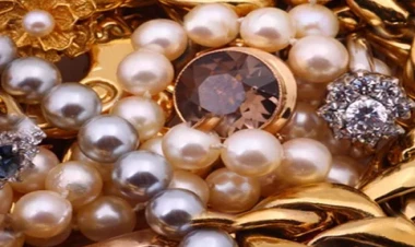 Sinif yoldaşının evinə qonaq getdi, oğurluq etdi