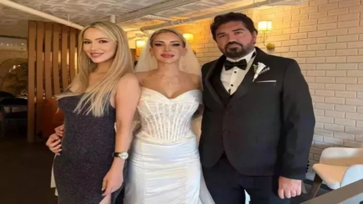 Tanınmış aparıcı özündən 20 yaş kiçik xanımla evləndi - FOTO