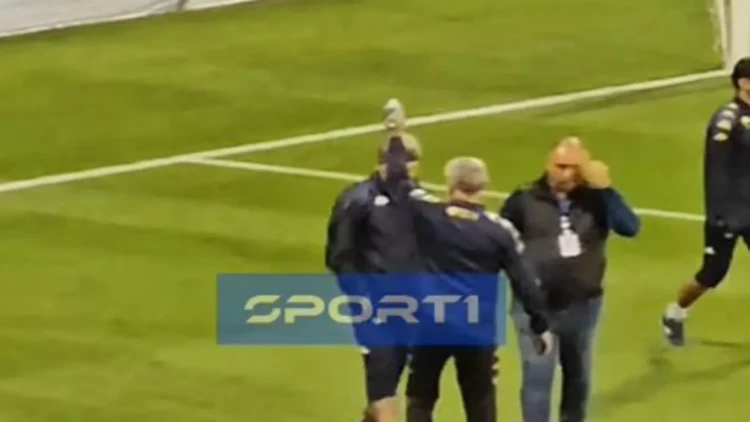 Adil Şükürovun azarkeşlərlə söz davası - VİDEO