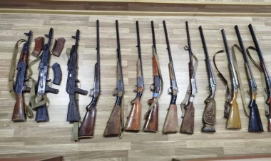 Lerikdə meşəlik ərazidən avtomat silahlar tapıldı