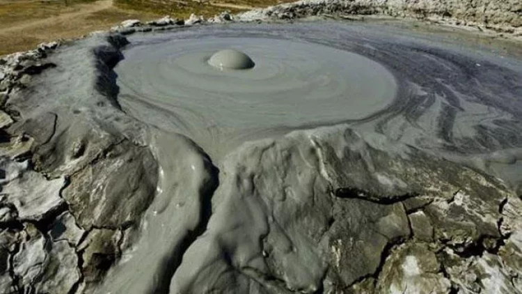 Bakıda bu vulkan 3 dəqiqədən bir püskürür - VİDEO