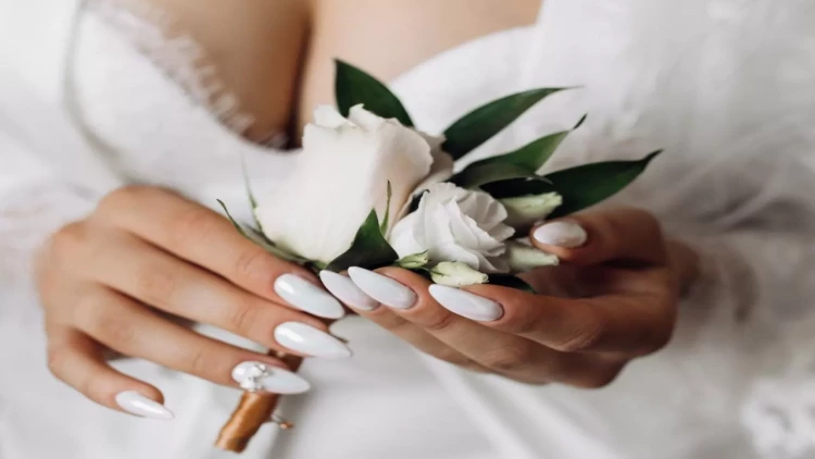 Gəlinin anası toyda kürəkəni HƏDƏLƏDİ: qızının ətəyini qaldırıb...  - VİDEO