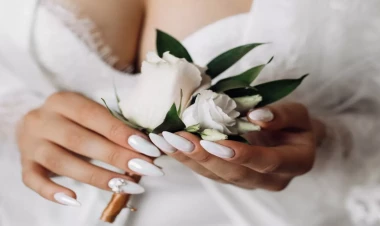 Gəlinin anası toyda kürəkəni HƏDƏLƏDİ: qızının ətəyini qaldırıb...  - VİDEO