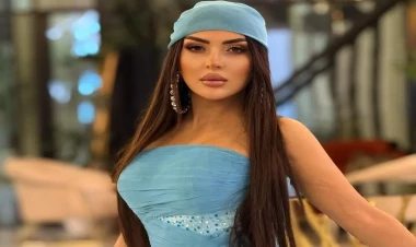 Vəfanın ifası zamanı kişinin baxışları GÜNDƏM OLDU - VİDEO