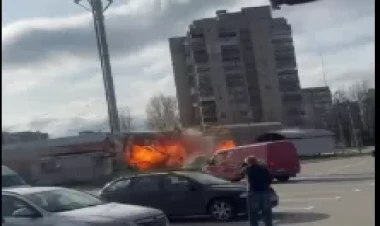 Rusiyaya məxsus kamikadze yaşayış binasına düşdü - VİDEO