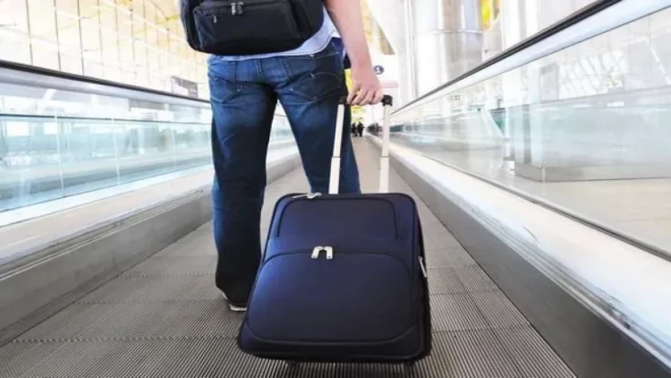 Bakıdan qayıdan turist gömrükdən görün necə keçdi... -  VİDEO