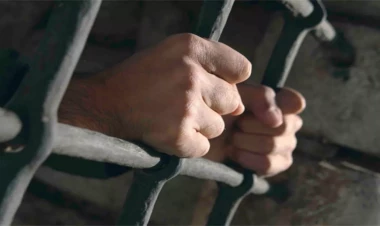 Bakıda qadın həbsdə olan ərinə metamfetamin keçirmək istədi - FOTO