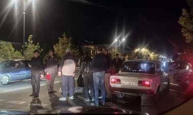 Avtomobil məktəblini vurdu - FOTO