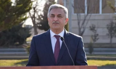 ​Bu icra başçısı özünə müavin axtarır