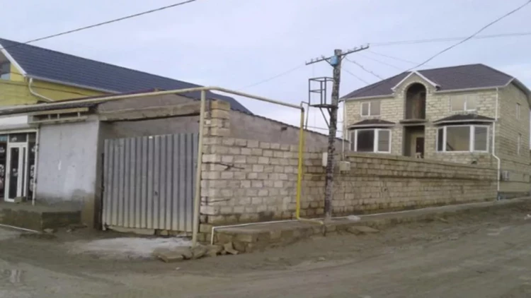 Qaradağda icra nümayəndəsi və sakinlər arasında qalmaqal - 