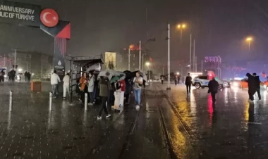 Zəlzələ və leysan eyni gecəyə təsadüf etdi: İstanbulda çətin anlar - FOTOlar