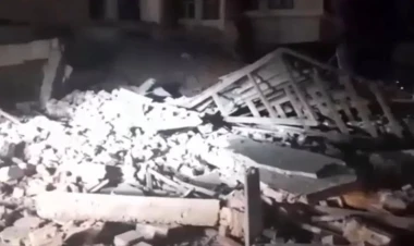 Balıkesirdə şiddətli zəlzələdə bina uçdu - VİDEO - FOTO