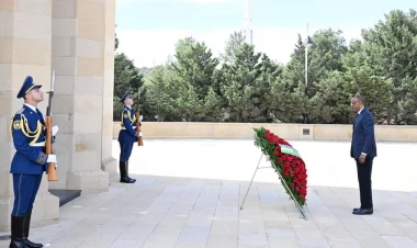 Ruanda Prezidenti Pol Kaqame Bakıda şəhidlərin xatirəsini anıb - FOTO