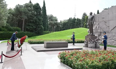 Ruanda Prezidenti Fəxri xiyabanda Ulu Öndər Heydər Əliyevin məzarını ziyarət edib - FOTO