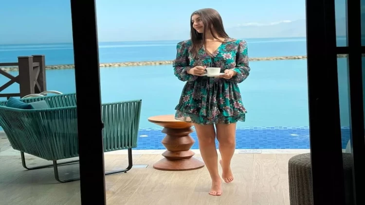 Tanınmış azərbaycanlı blogerin saraylara bənzər 4 mərtəbəli VİLLASI - VİDEO