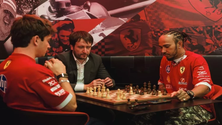 Teymur Rəcəbov Ferrari pilotları ilə şahmat oynadı - FOTO