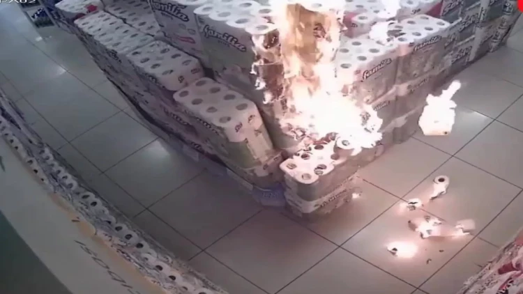 Uşaq marketi yandırdı - Anbaan görüntülər - VİDEO