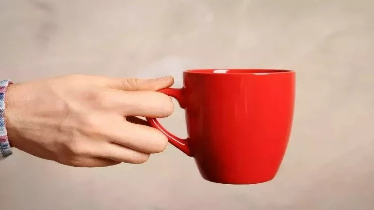 Saçlarınız tökülürsə, səbəbi içdiyiniz bu iki içki ola bilər - Diqqət