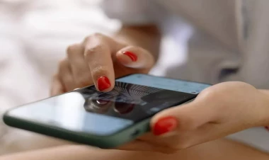 Ölü internet nəzəriyyəsi: Hər üç nəfərdən biri saxtadır?