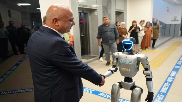 Türkiyədə ilk -  Robot qeydiyyata alındı - FOTO
