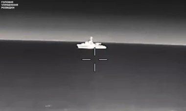 Ukrayna Rusiyanın hərbi gəmisini vurdu - VİDEO