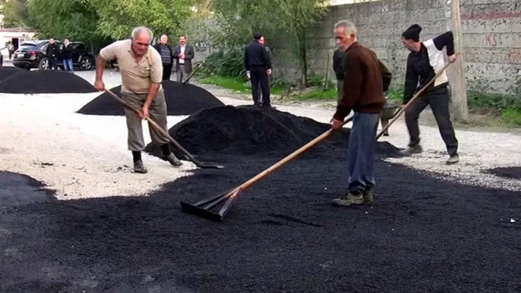 Ehsan əvəzinə yola asfalt çəkdirdi