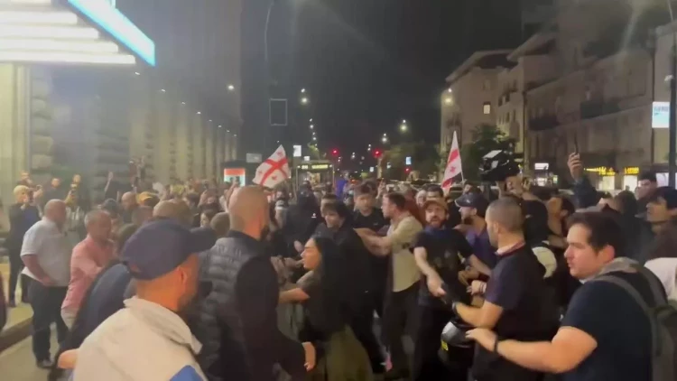 Tiflisdə ciddi qarşıdurma: polis müdaxilə etdi - VİDEO