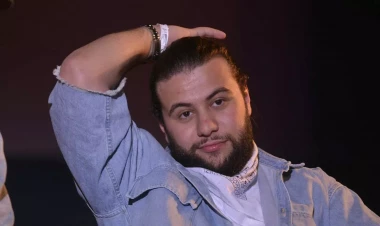 Azərbaycanlı müğənninin erməni aktyorla səmimi VİDEOsu müzakirə yaratdı