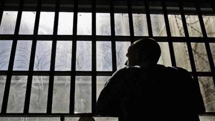 Bu ölkədə kitab oxuyanların həbs müddəti azaldıla bilər