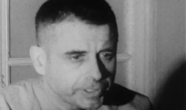 Müharibədə əsir düşdü: mühüm xəbərləri yalnız gözləri ilə çatdırdı