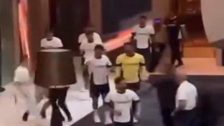 Ronaldo İrəvanda azarkeşlə insident yaşadı - VİDEO