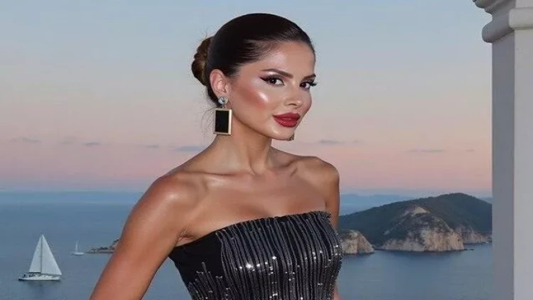 Aynişan geyimi ilə 