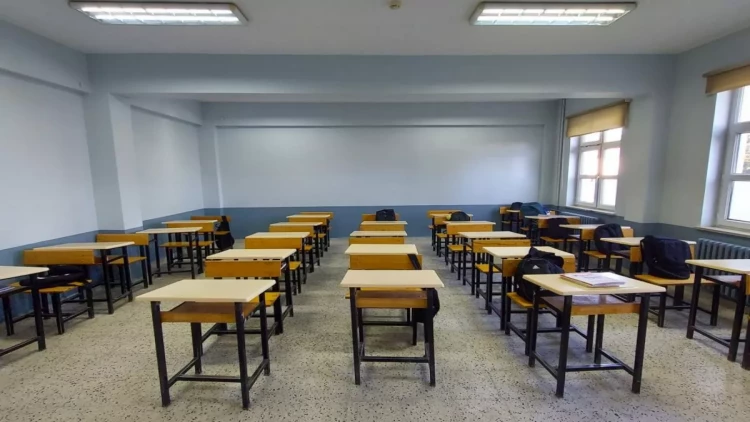 Bakı məktəblərində kağız jurnallar ləğv edilir