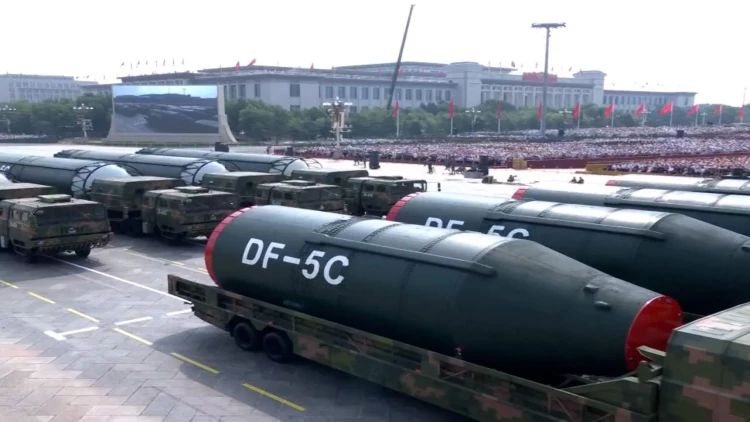 Çin paradda ilk dəfə qitələrarası nüvə raketini nümayiş etdirdi